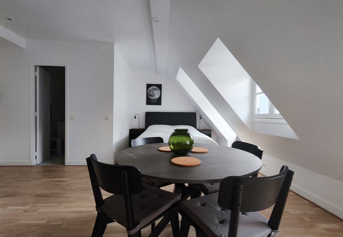Studio in Paris - Rue de Berri - Paris 8 - 108056