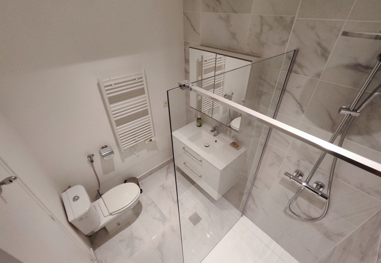 Studio in Paris - Rue de Berri - Paris 8 - 108056