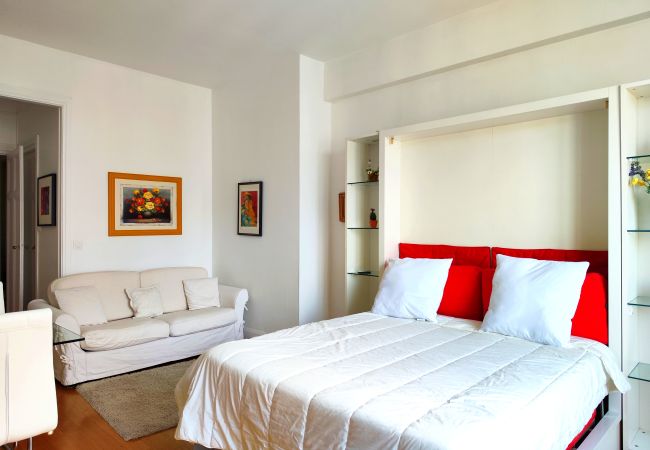 Studio in Paris - Avenue Franklin Roosevelt - Paris 8 - 108079 Studio in Paris - Avenue Franklin Roosevelt - Paris 8 - 108079