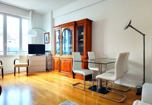 Studio in Paris - Avenue Franklin Roosevelt - Paris 8 - 108079