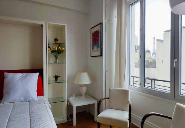 Studio in Paris - Avenue Franklin Roosevelt - Paris 8 - 108079 Studio in Paris - Avenue Franklin Roosevelt - Paris 8 - 108079