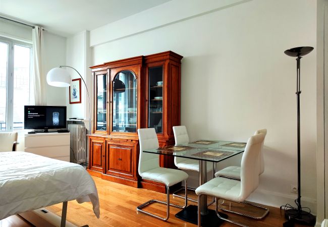 Studio in Paris - Avenue Franklin Roosevelt - Paris 8 - 108079