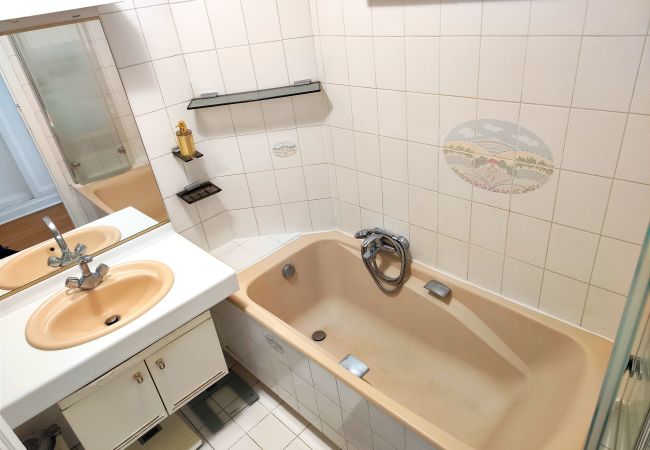 Studio in Paris - Avenue Franklin Roosevelt - Paris 8 - 108079 Studio in Paris - Avenue Franklin Roosevelt - Paris 8 - 108079
