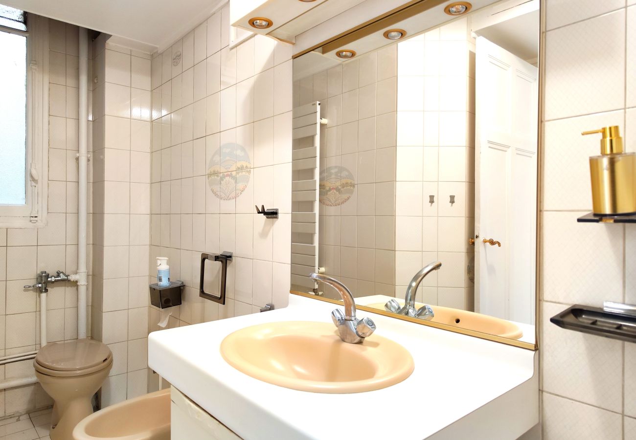Studio in Paris - Avenue Franklin Roosevelt - Paris 8 - 108079