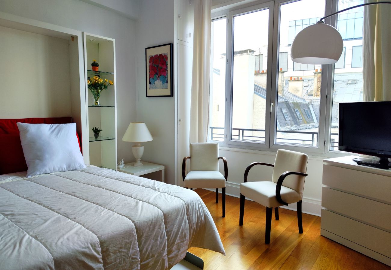 Studio in Paris - Avenue Franklin Roosevelt - Paris 8 - 108079
