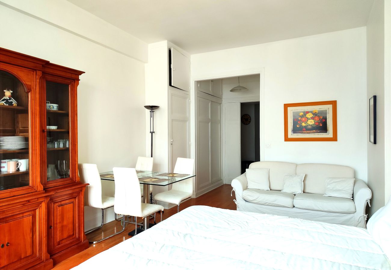 Studio in Paris - Avenue Franklin Roosevelt - Paris 8 - 108079