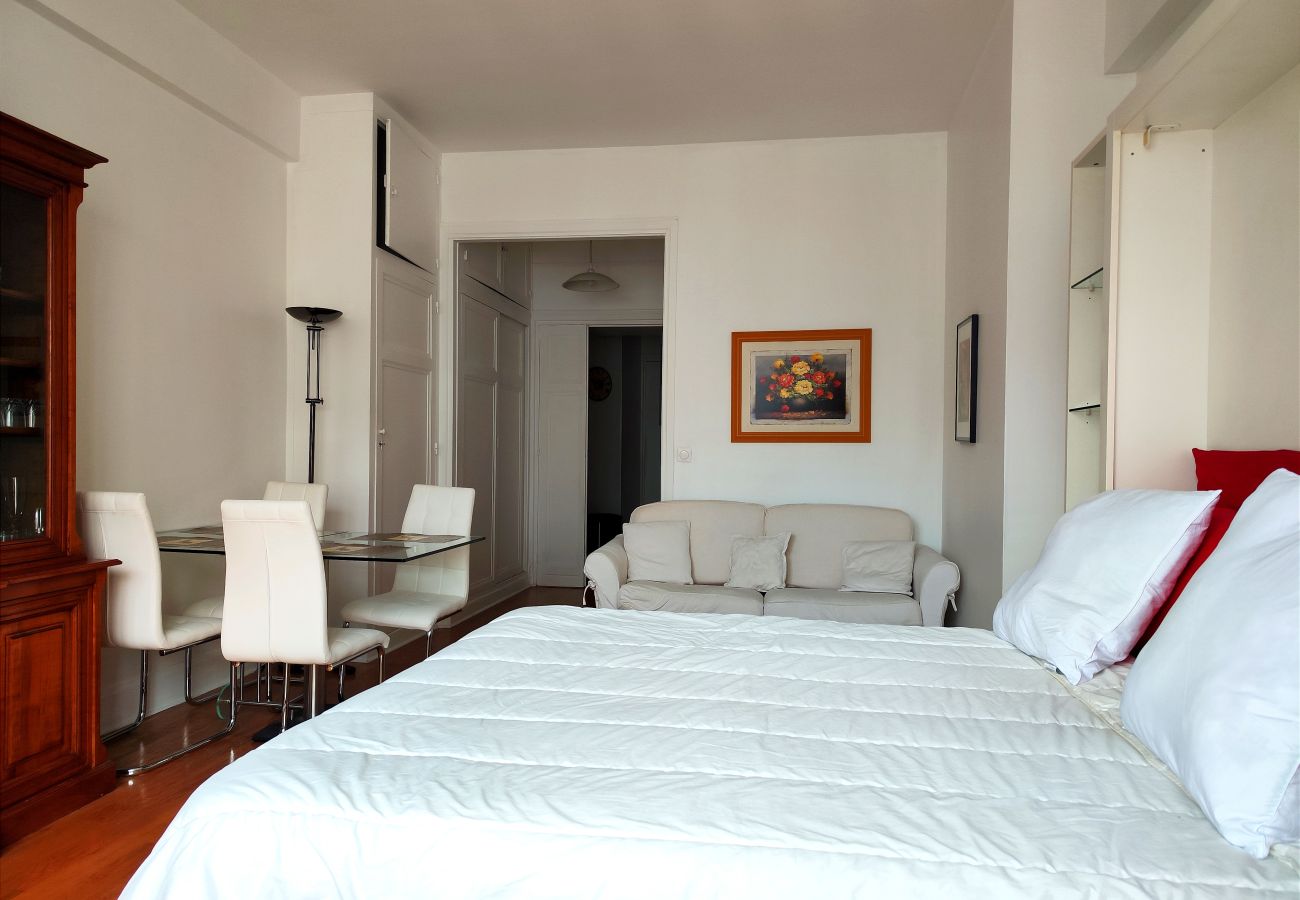 Studio in Paris - Avenue Franklin Roosevelt - Paris 8 - 108079