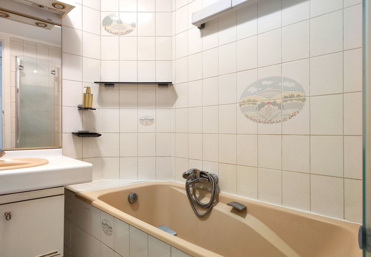 Studio in Paris - Avenue Franklin Roosevelt - Paris 8 - 108079