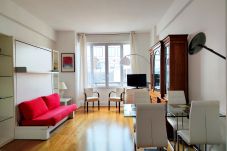 Studio in Paris - Avenue Franklin Roosevelt - Paris 8 -...