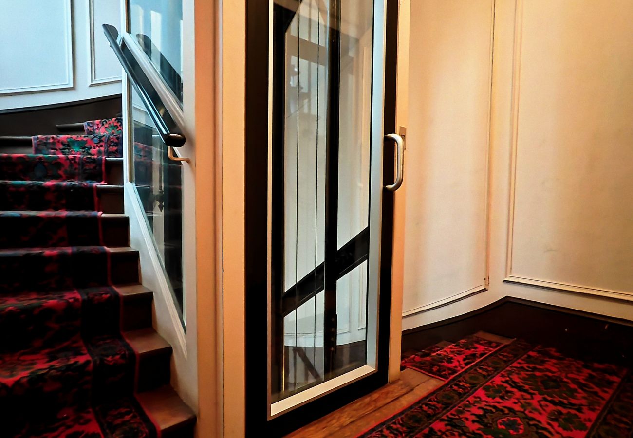 Apartment in Paris - Rue Quentin-Bauchart - Paris 8 - 208075