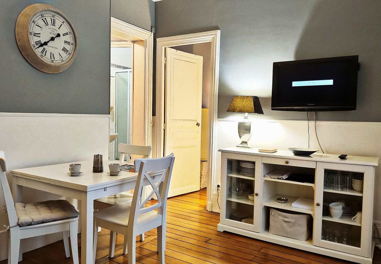 Apartment in Paris - Rue Quentin-Bauchart - Paris 8 - 208075