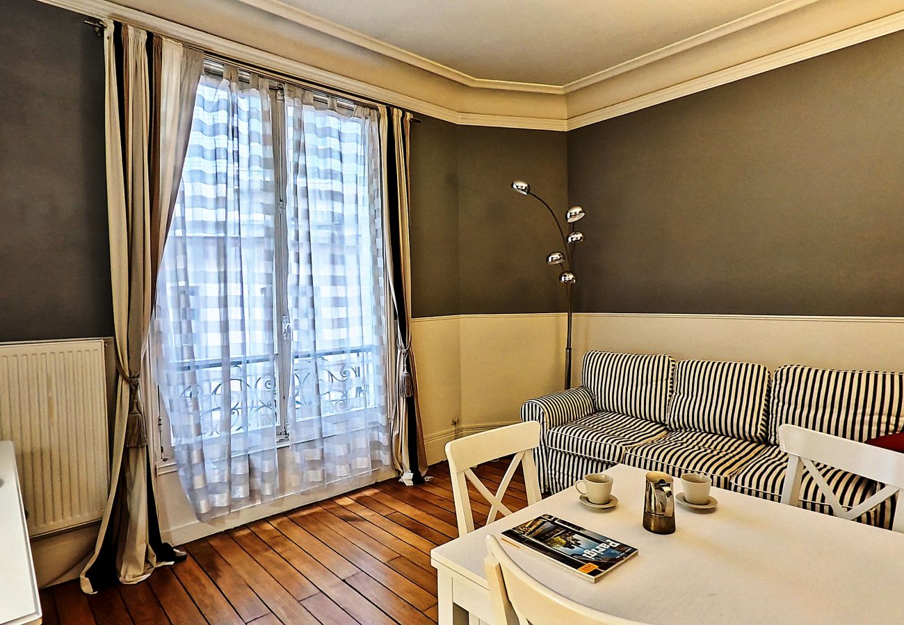 Apartment in Paris - Rue Quentin-Bauchart - Paris 8 - 208075