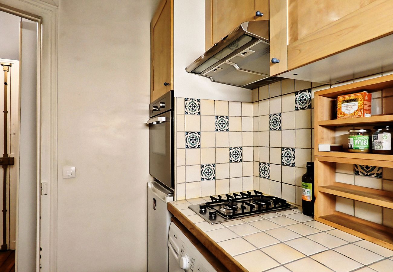 Apartment in Paris - Rue Quentin-Bauchart - Paris 8 - 208075
