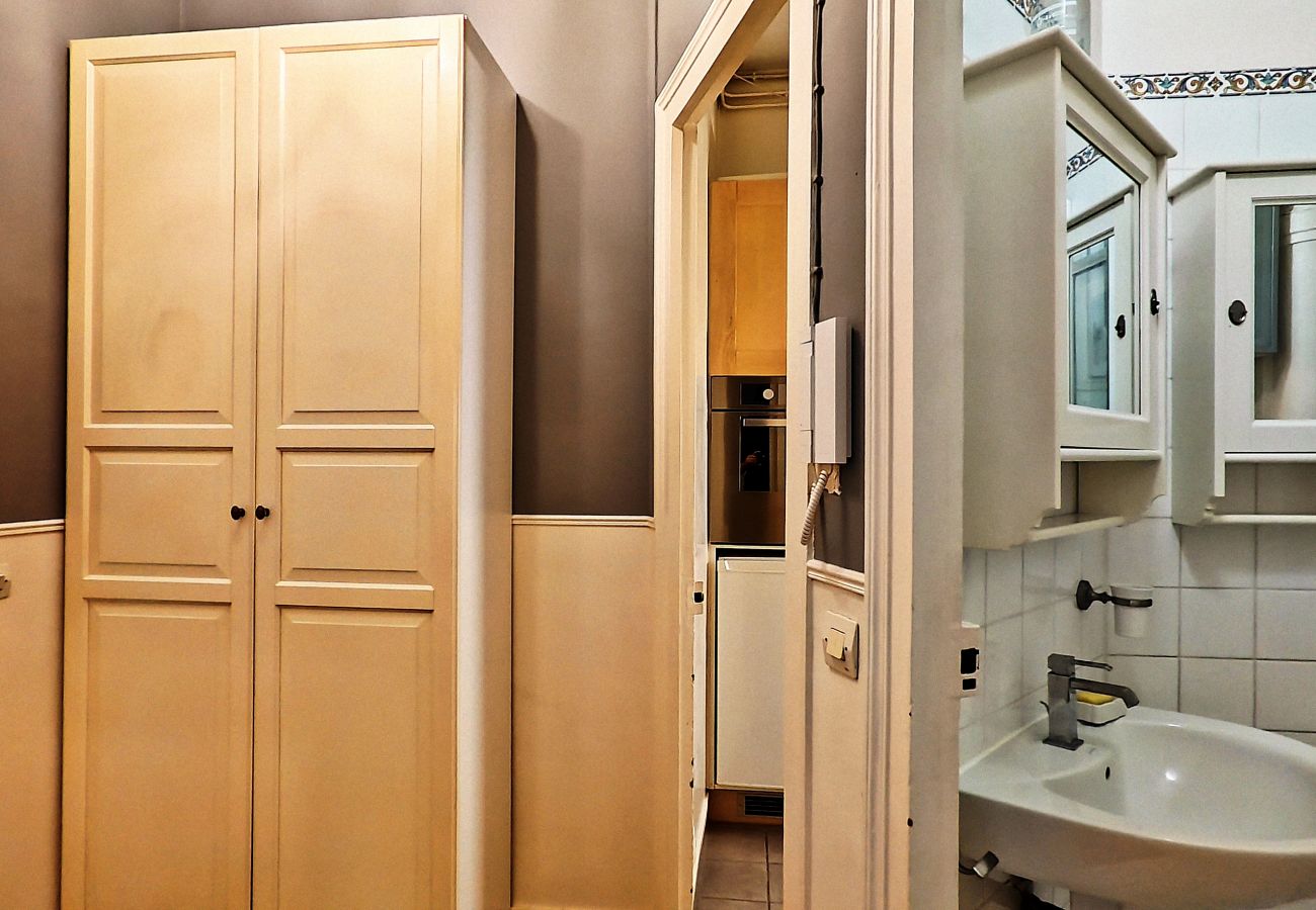 Apartment in Paris - Rue Quentin-Bauchart - Paris 8 - 208075