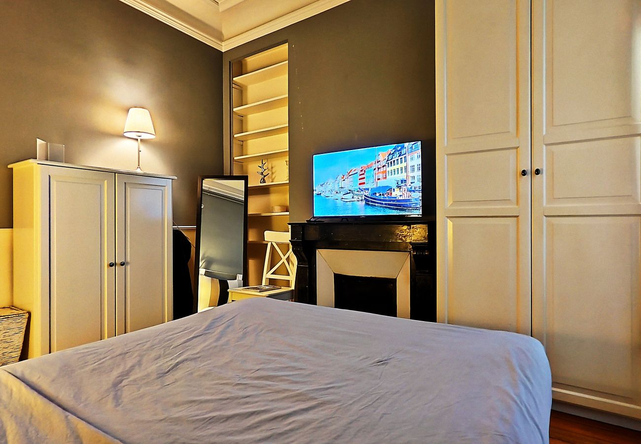 Apartment in Paris - Rue Quentin-Bauchart - Paris 8 - 208075