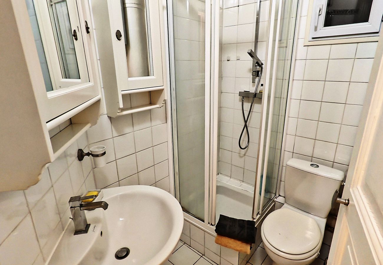 Apartment in Paris - Rue Quentin-Bauchart - Paris 8 - 208075