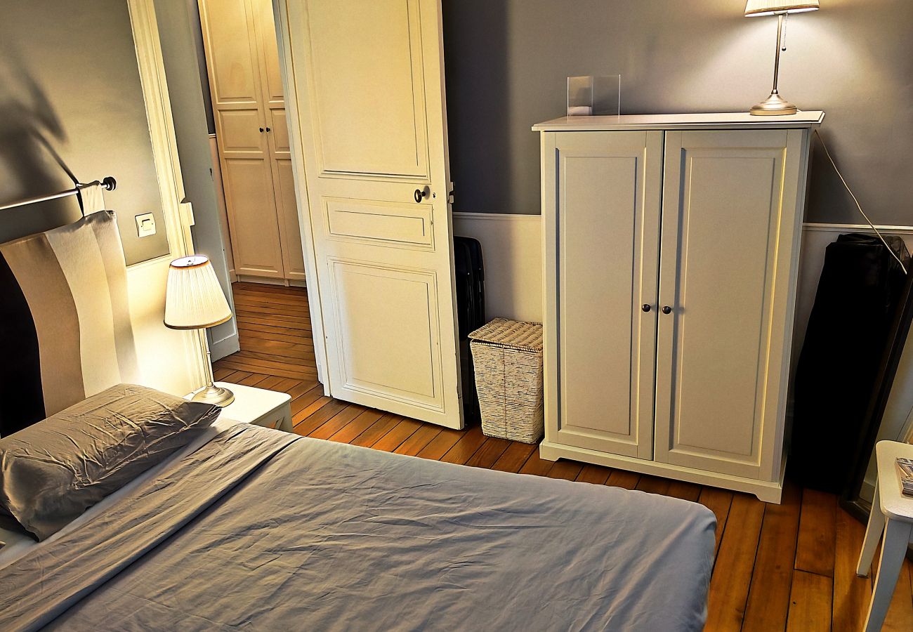 Apartment in Paris - Rue Quentin-Bauchart - Paris 8 - 208075