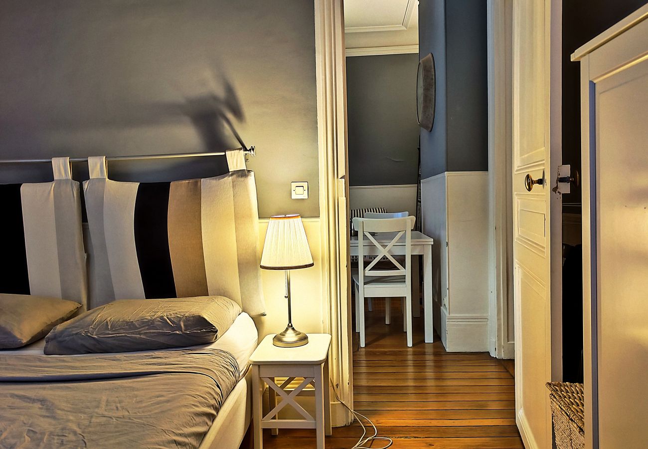 Apartment in Paris - Rue Quentin-Bauchart - Paris 8 - 208075