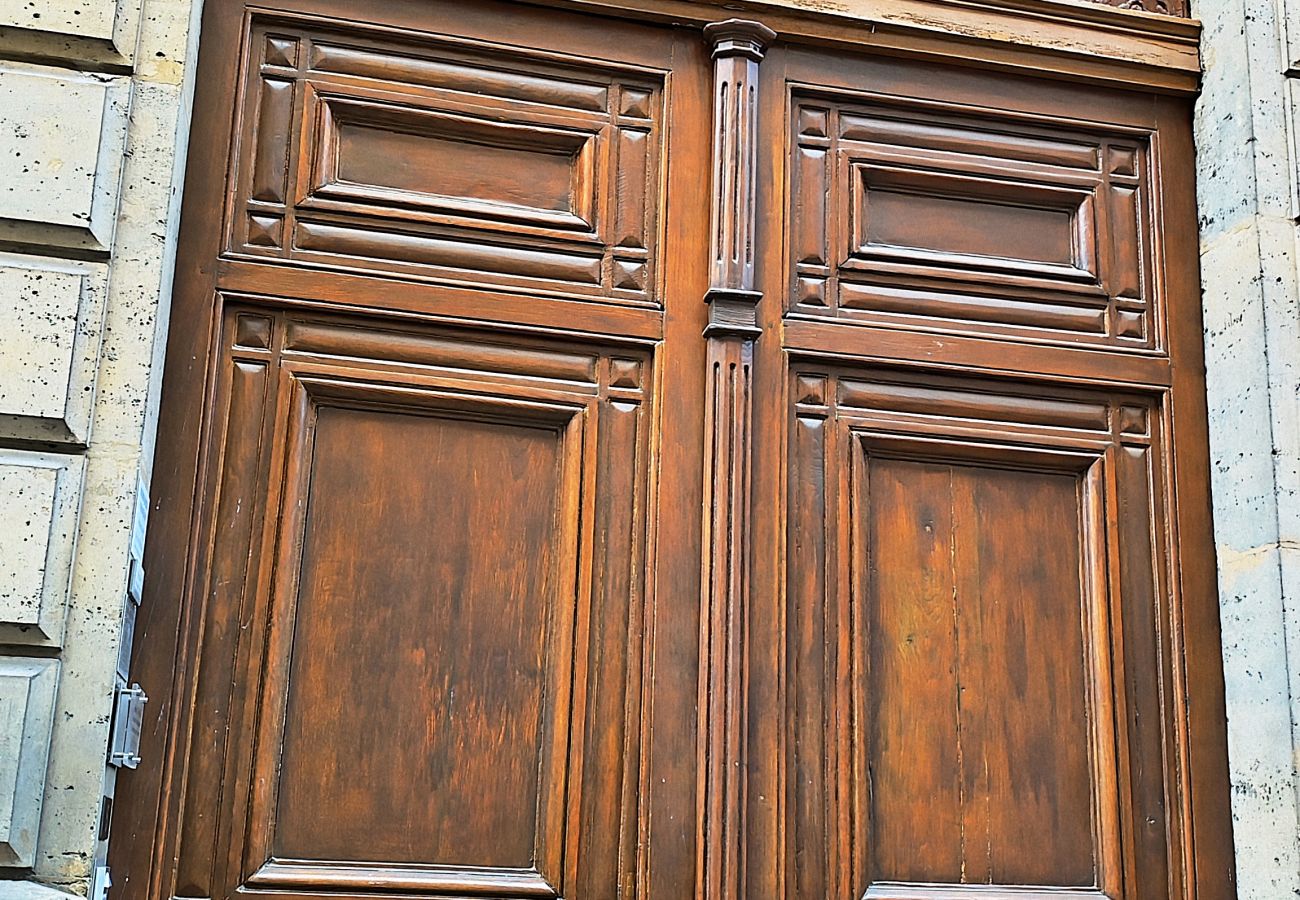 Apartment in Paris - Rue Quentin-Bauchart - Paris 8 - 208075